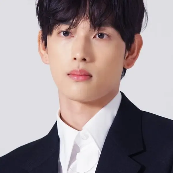 Yim Si-wan — K-pop artist photo