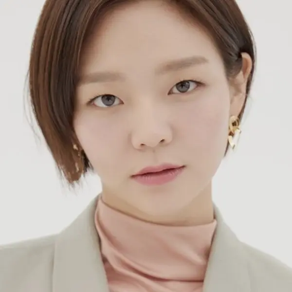 Esom — K-pop artist photo