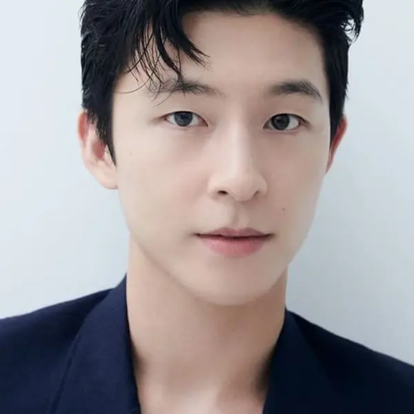 Hong Kyung — K-pop artist photo