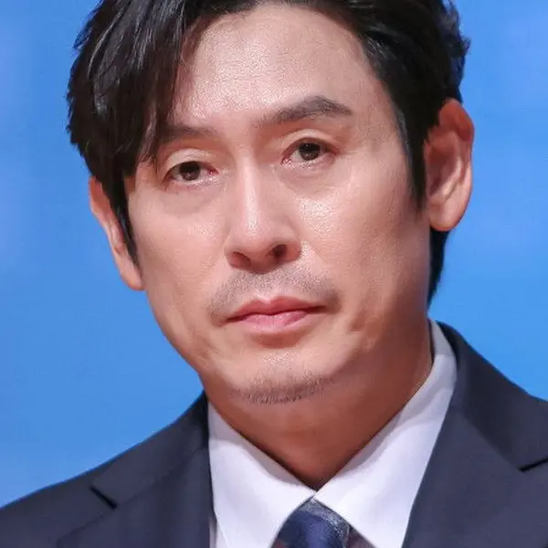 Sul Kyung-gu — K-pop artist photo