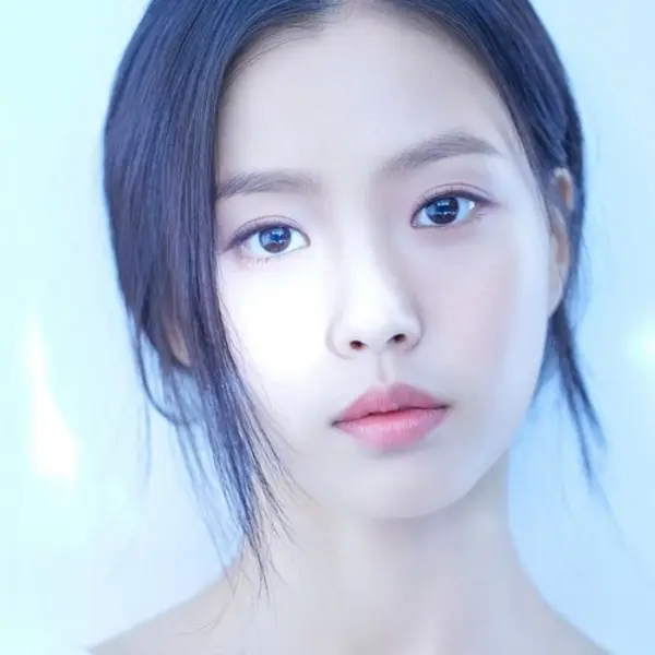Go Min-si — K-pop artist photo