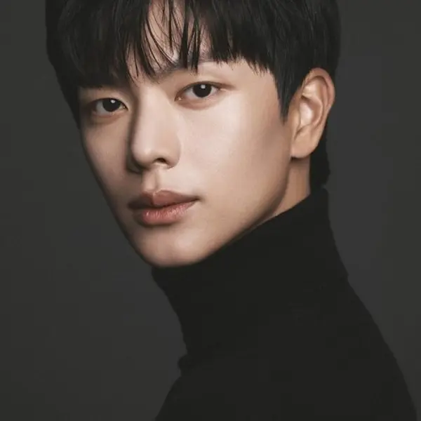 Yook Sung-jae — K-pop artist photo