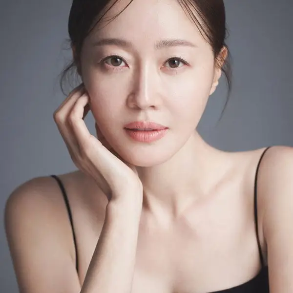 Uhm Ji-won — K-pop artist photo