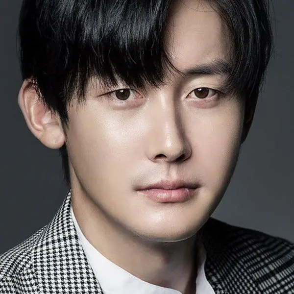 Kim Jun-han — K-pop artist photo