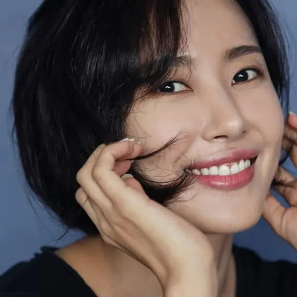 Kim Yoon-seo — K-pop artist photo