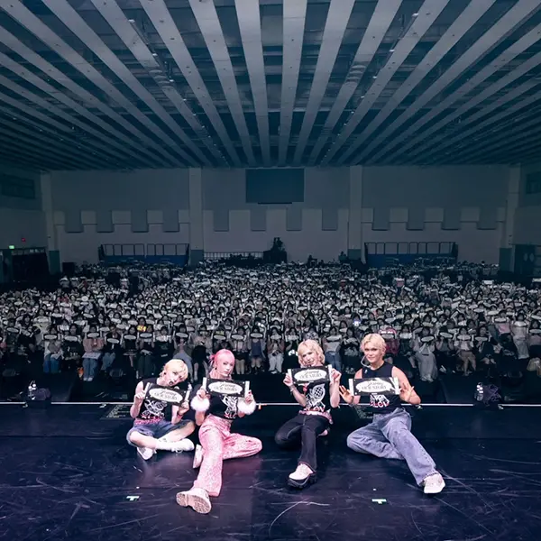 XLOV — K-pop group photo