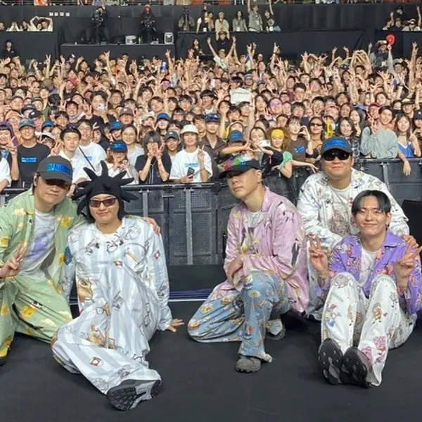 HYUKOH — K-pop group photo
