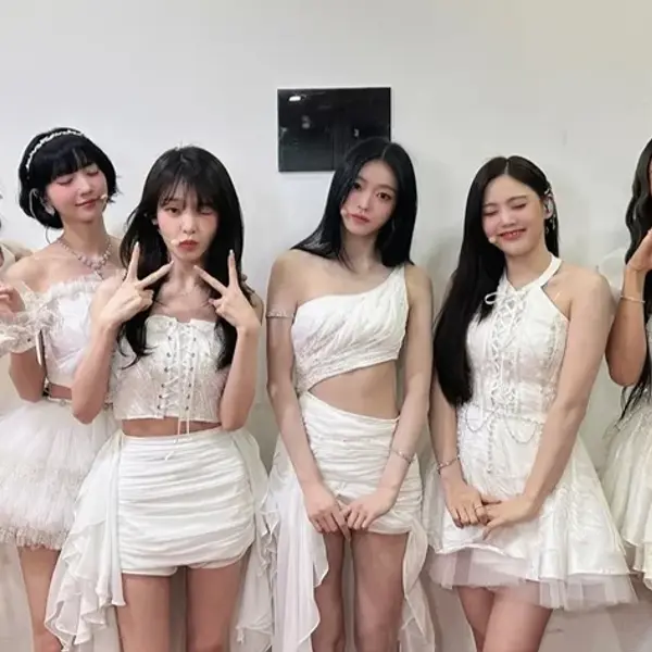 OH MY GIRL — K-pop group photo
