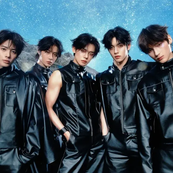 Tomorrow X Together — K-pop group photo