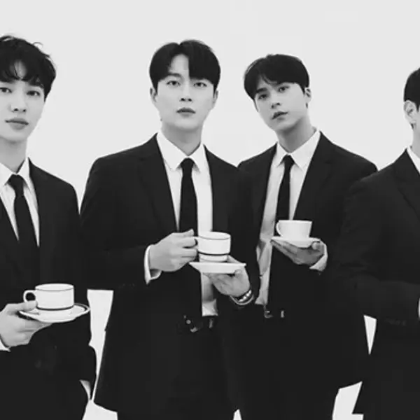 HIGHLIGHT — K-pop group photo