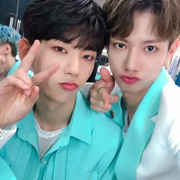 D1CE — K-pop group photo