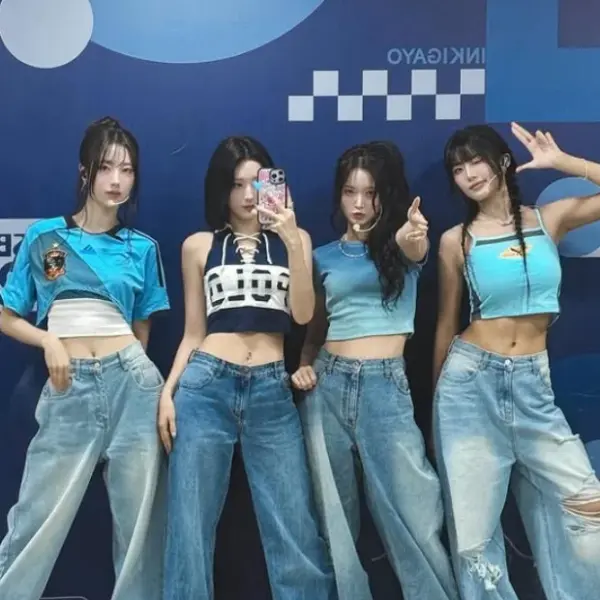 H1-KEY — K-pop group photo