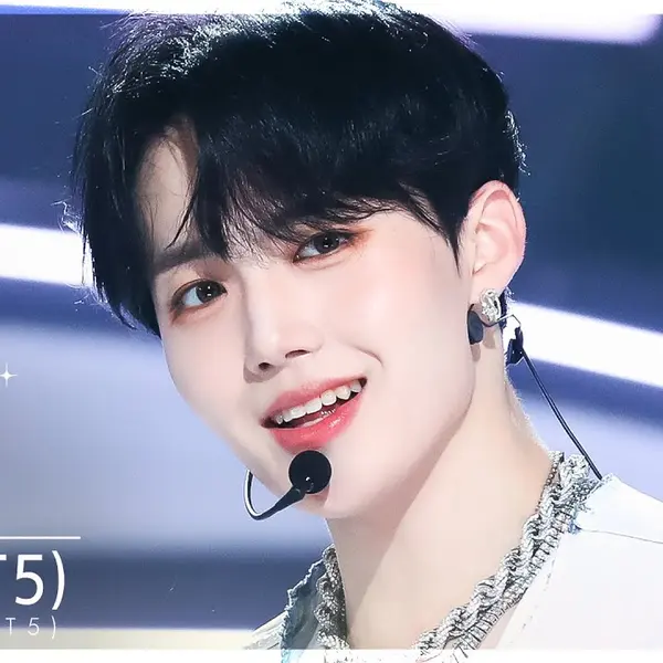 Do Young — K-pop artist photo