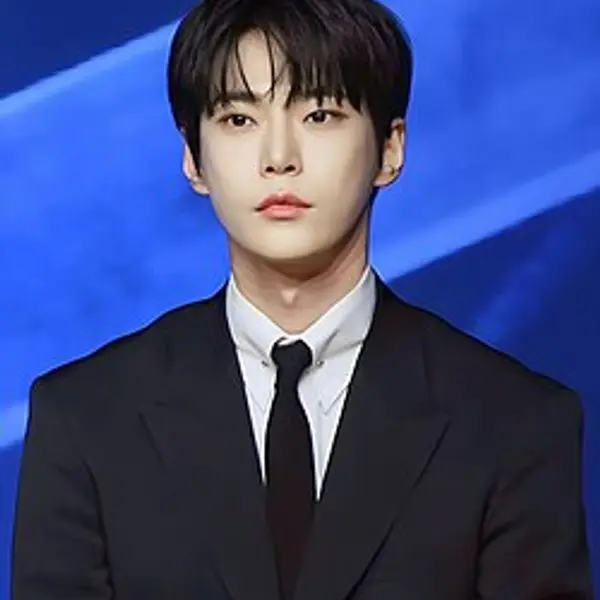 Doyoung — K-pop artist photo