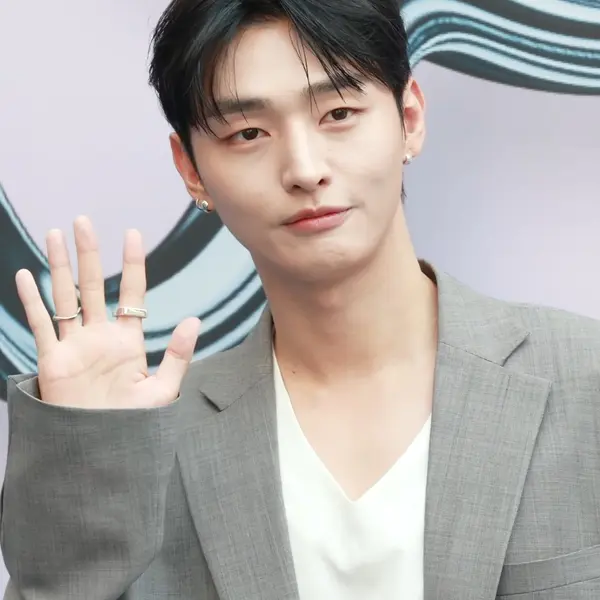 Yoon Ji-sung — K-pop artist photo