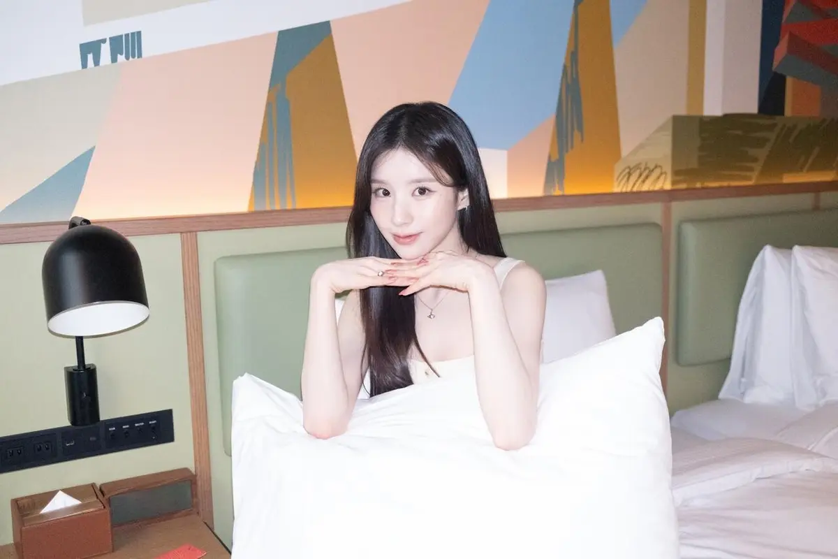 ARTMS Heejin shares Tokyo hotel photos during Club Icarus promotions