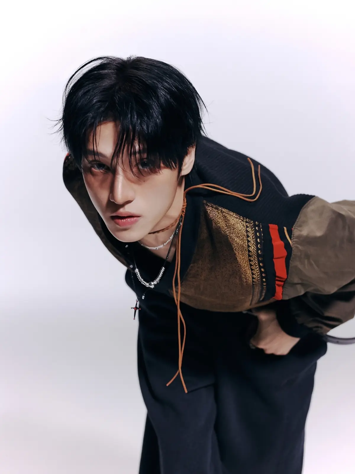 ATEEZ's Wooyoung throws ceremonial first pitch at Sajik Stadium for second time