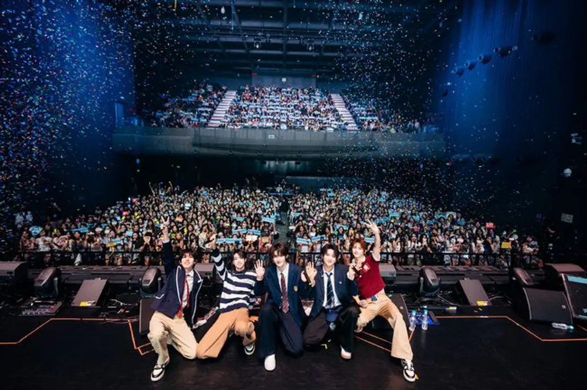 뻔푸소년CIIU wraps debut anniversary fan meeting in Shanghai one year after JYP China launch