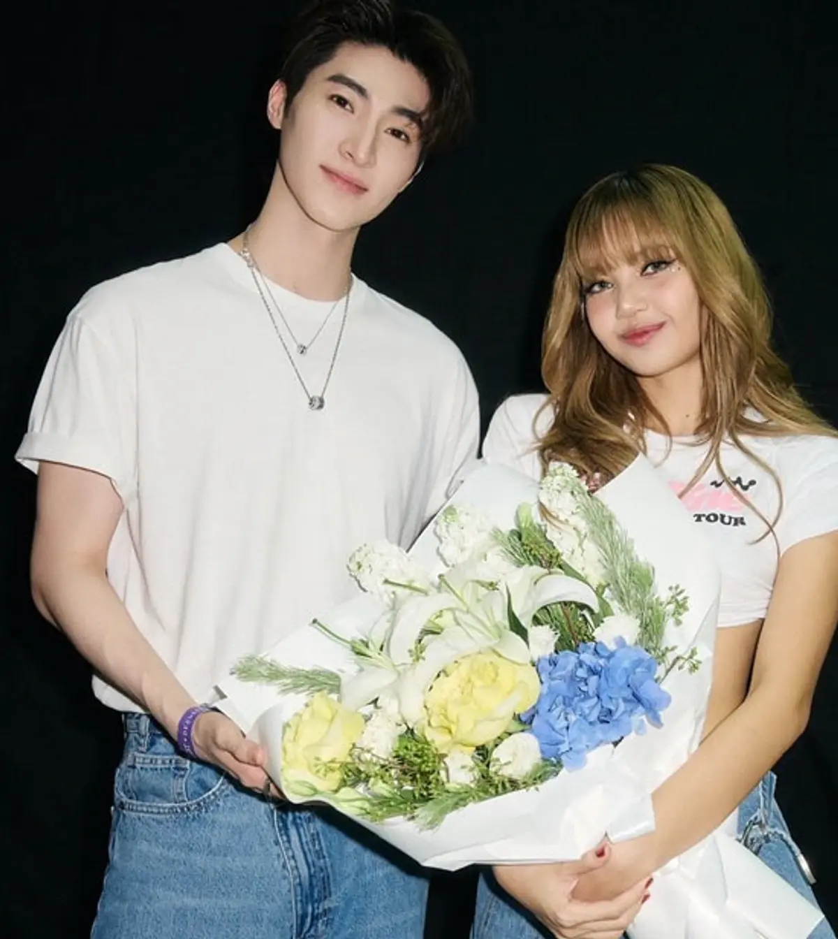 BLACKPINK's Lisa spotted arm-in-arm with Thai actor Blue Pontianak in London