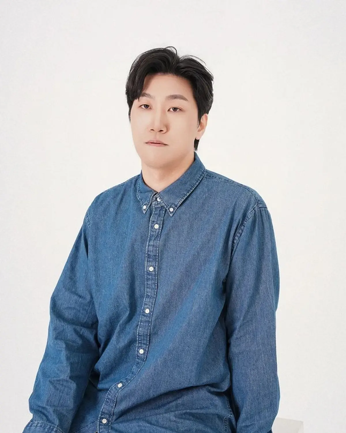 Cheon Yongseong drops 'Eoou!' — a comic electro dance pop single built around a phrase he found on a walk