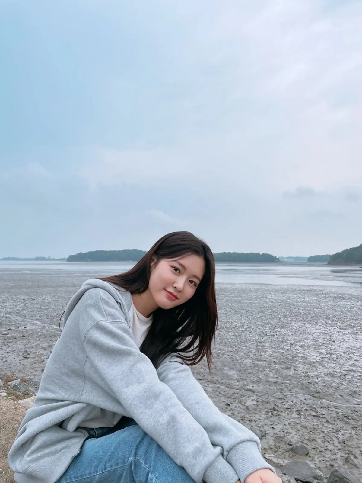 Trot singer Choi Jeon-seol and French R&B artist Daexon drop cross-genre collab '진빼이'