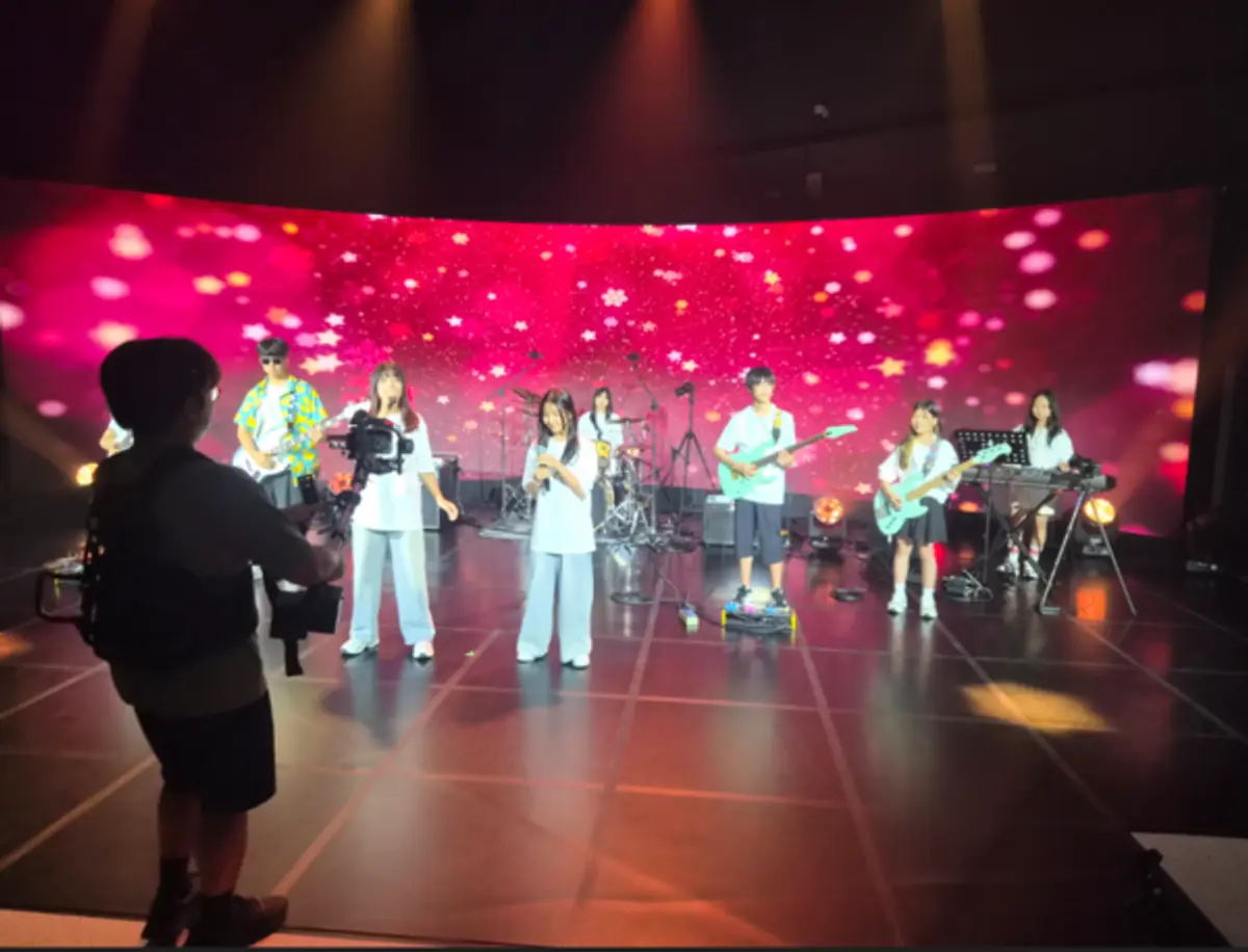 Chungbuk students film K-pop & band performances in broadcast-level studio