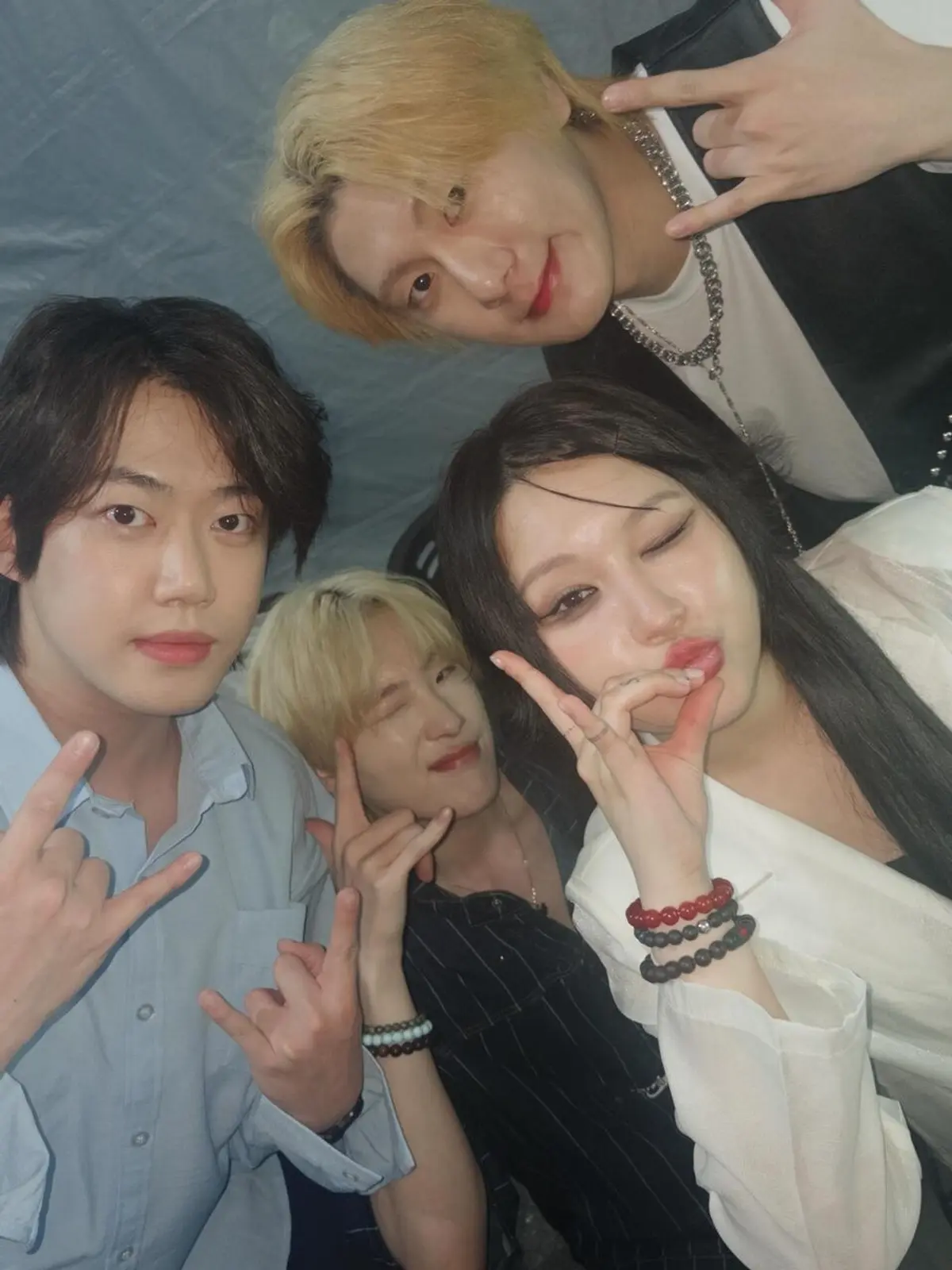 DREAMCATCHER's Siyeon spotted in Hualien, Taiwan with rock band ChRocktikal