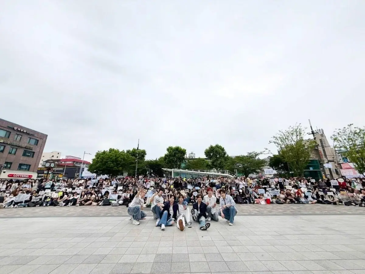 EPEX surprise-previews 'ECHO' choreography at Seoul busking ahead of June 9 mini album drop