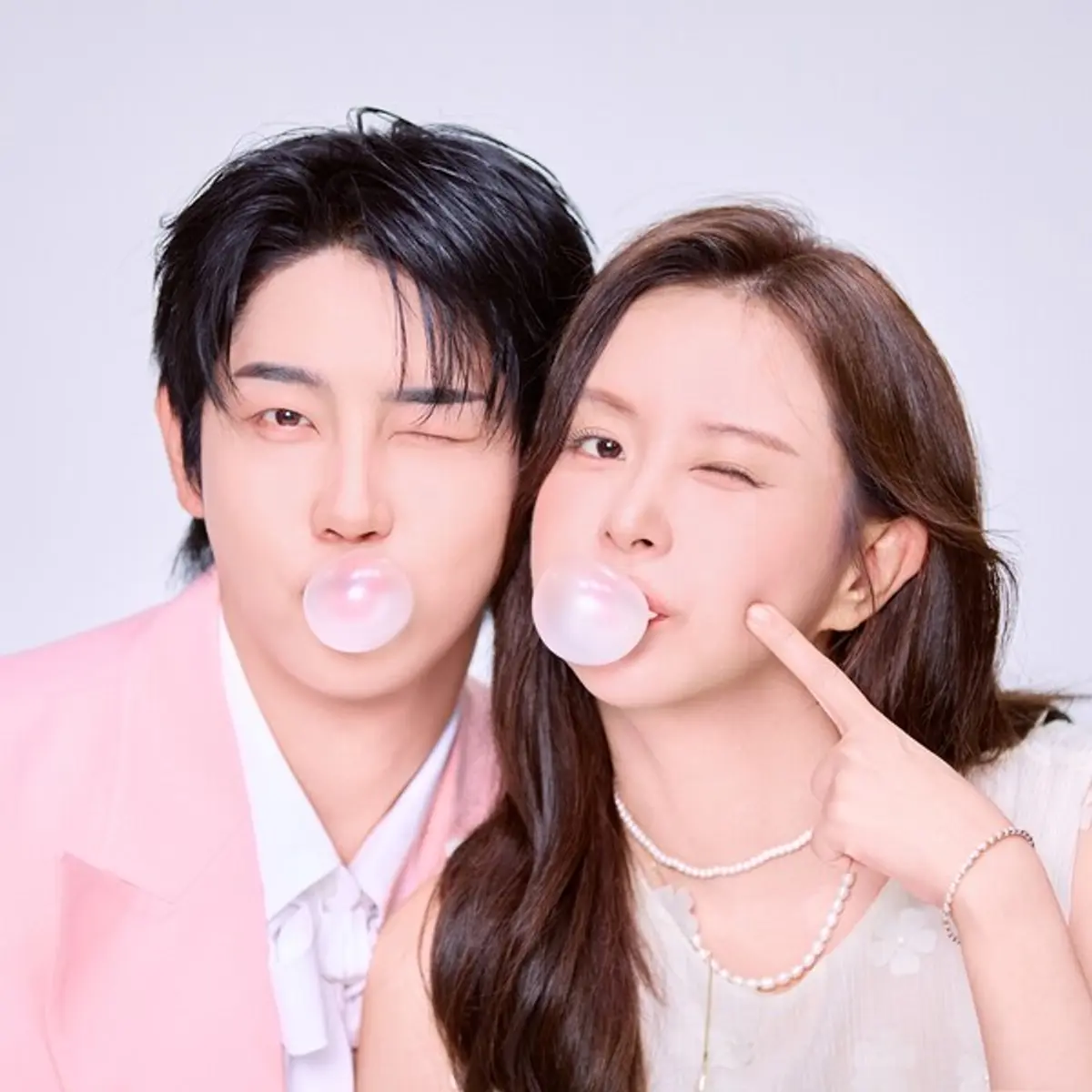 Eun Ga-eun & Park Hyun-ho drop first duet as married couple, 'Saranghae Saranghae'