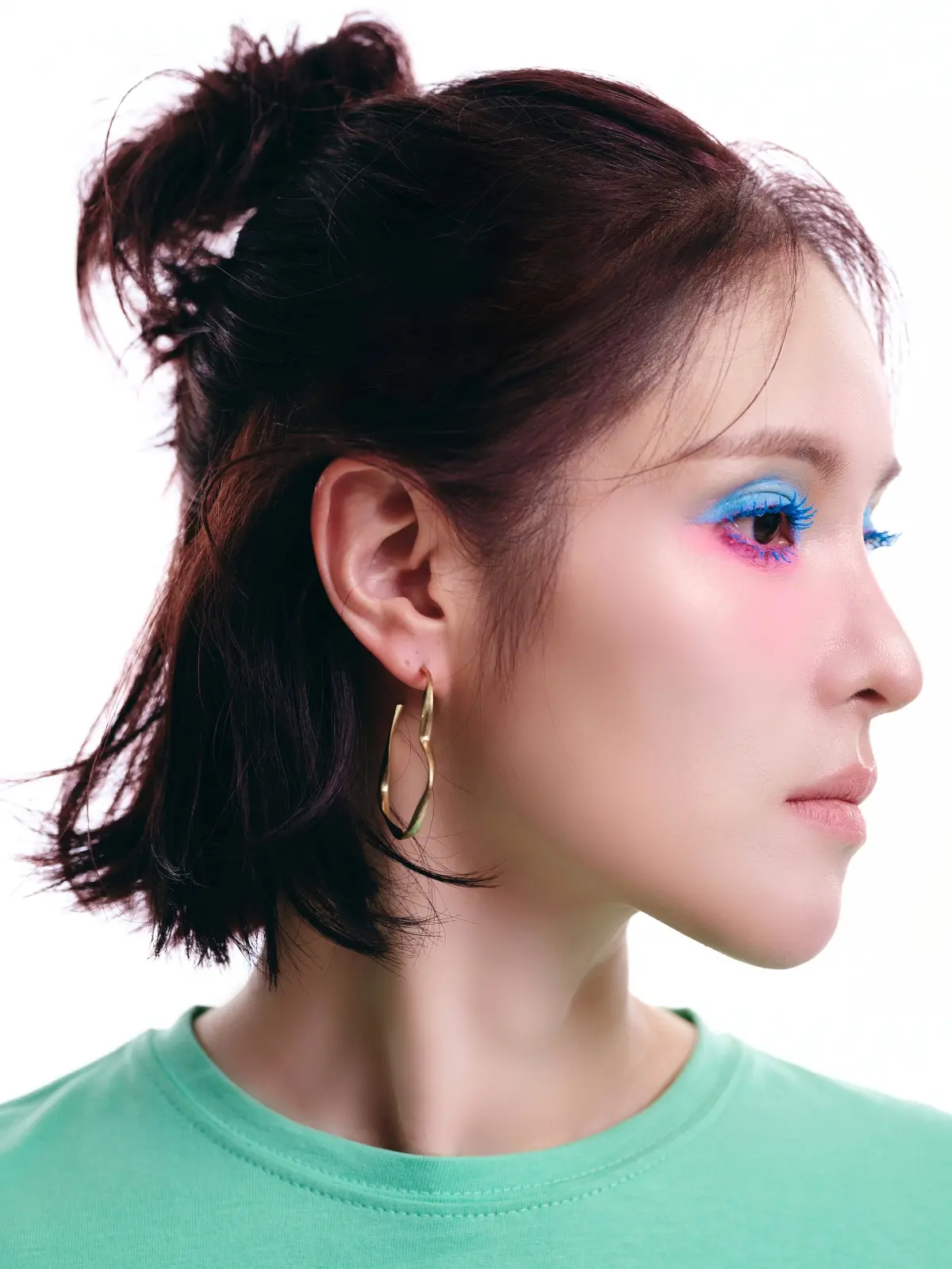 Gummy drops self-penned single 'Perfect World' and announces nationwide 'LOVE' tour