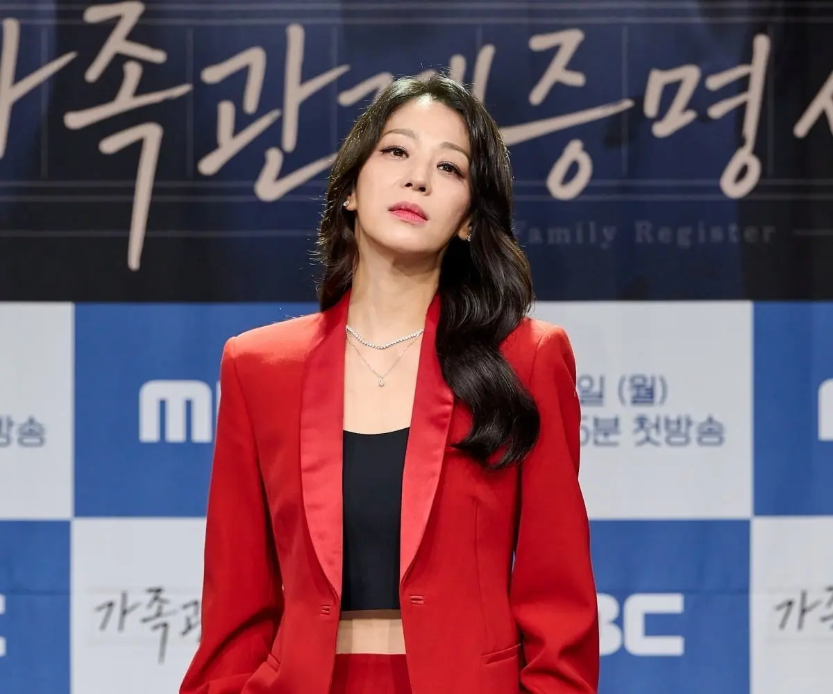 Han Go-eun, 51, on MBC daily drama 'Family Certificate': shy with Park Se-young at first, then heartache