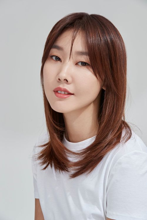 Han Hye-jin confirms she is not dating anyone on SBS 'My Ugly Duckling'