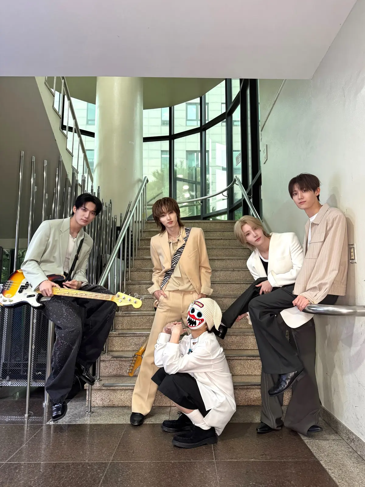 hrtz.wav wraps second-week music show run for 'ALIVE,' adds three October festival dates