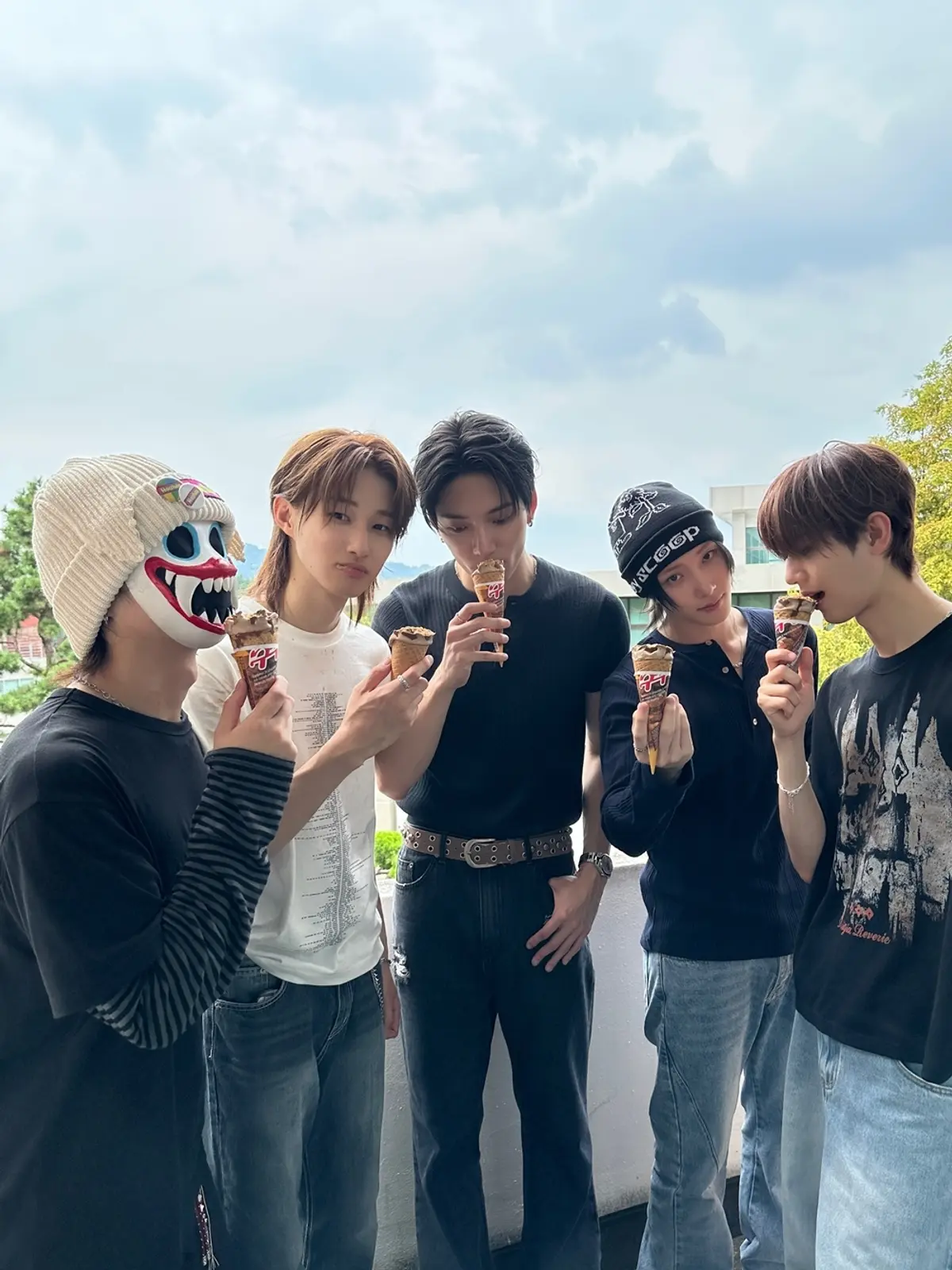 hrtz.wav return 5 months after debut with 'The Second Wave : MOMENTUM', featuring RIIZE's Seongchan