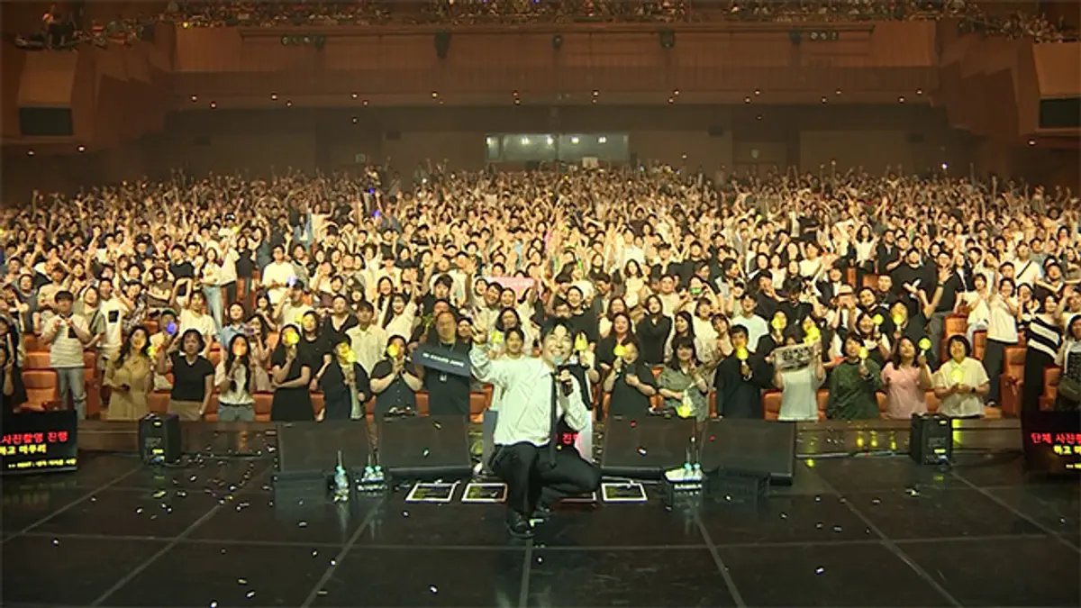 Im Chang-jung kicks off 10-city fan-participation tour with duet album prize for winner