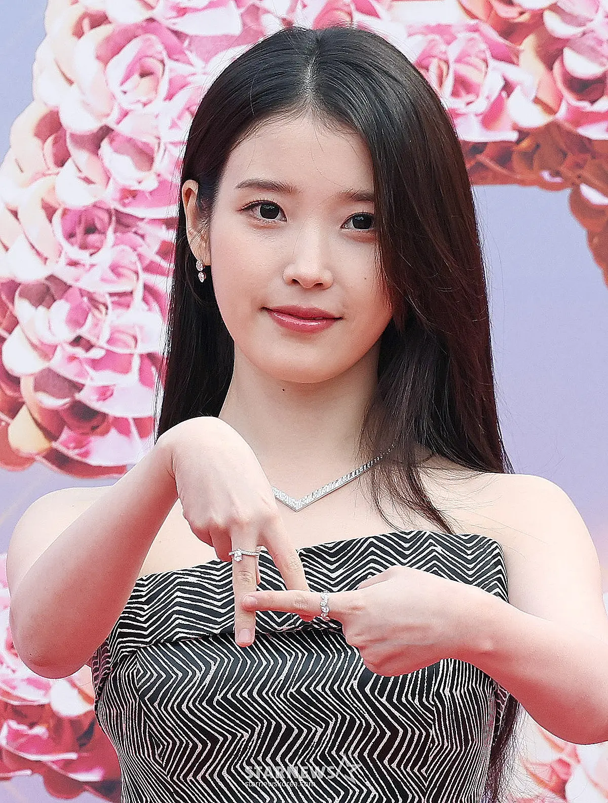 IU drops "Dear my crazy soulmate" MV, dedicated to best friend Yoo In-na