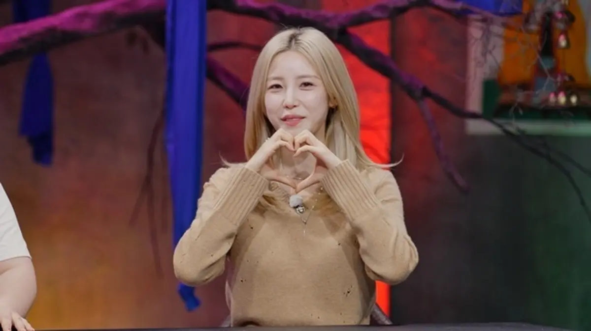 Jeon Hyo-sung confirms solo album in the works, performs new song on SBS Plus variety show