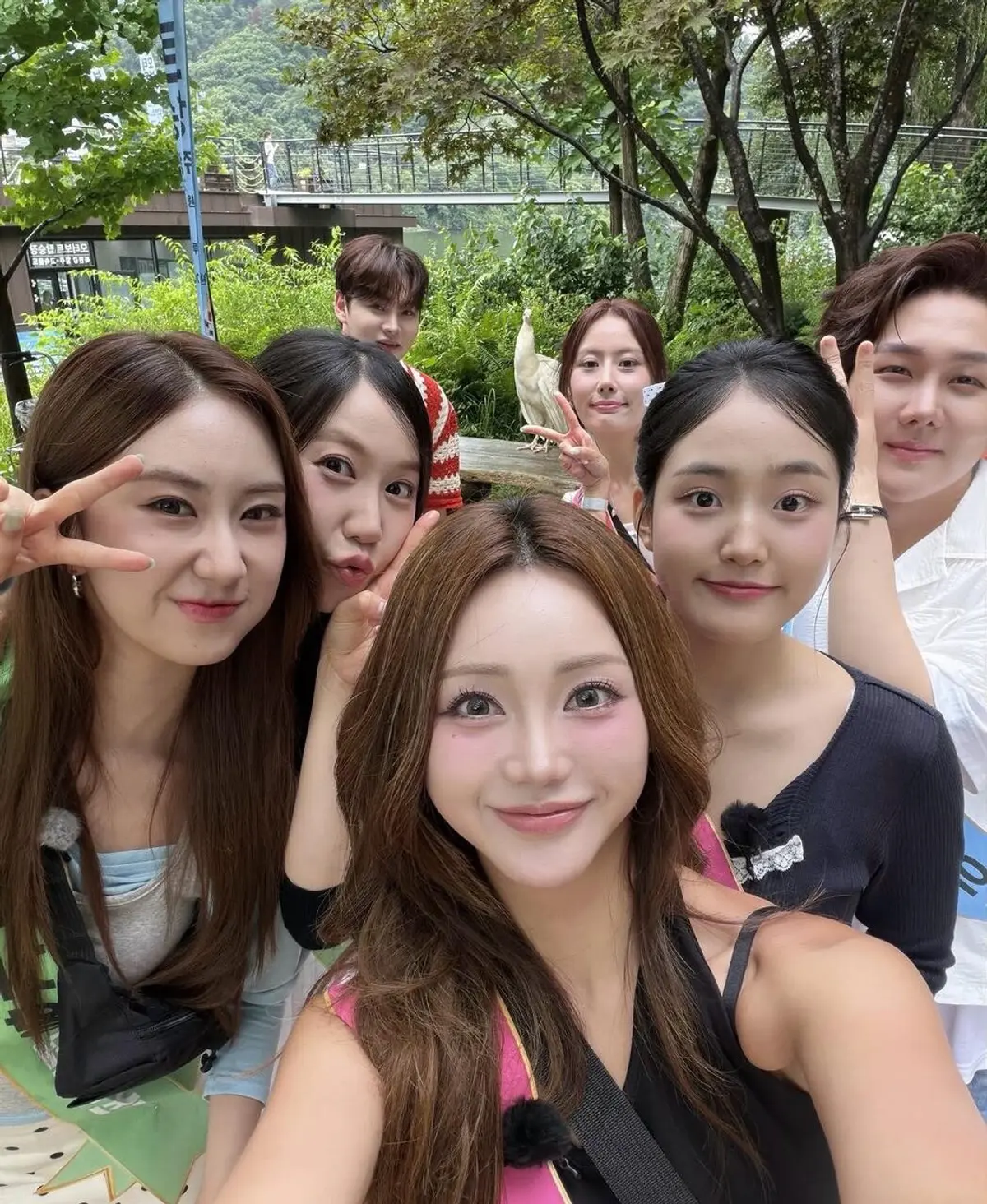 Jeon Yujin joins Tving's '가왕쇼' as MC, K-trot trio show drops every Tuesday