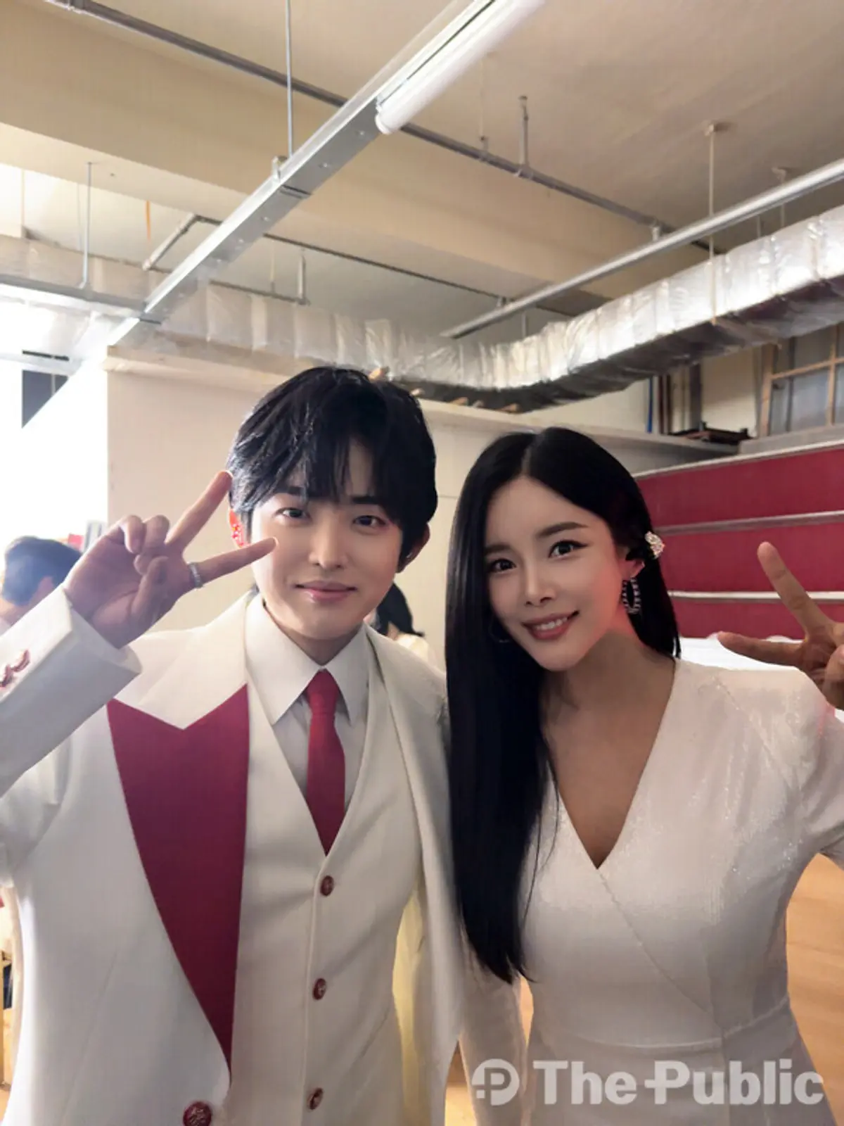Jo Jeong-min surprises at Haru fan concert with four-hands piano and rock duet