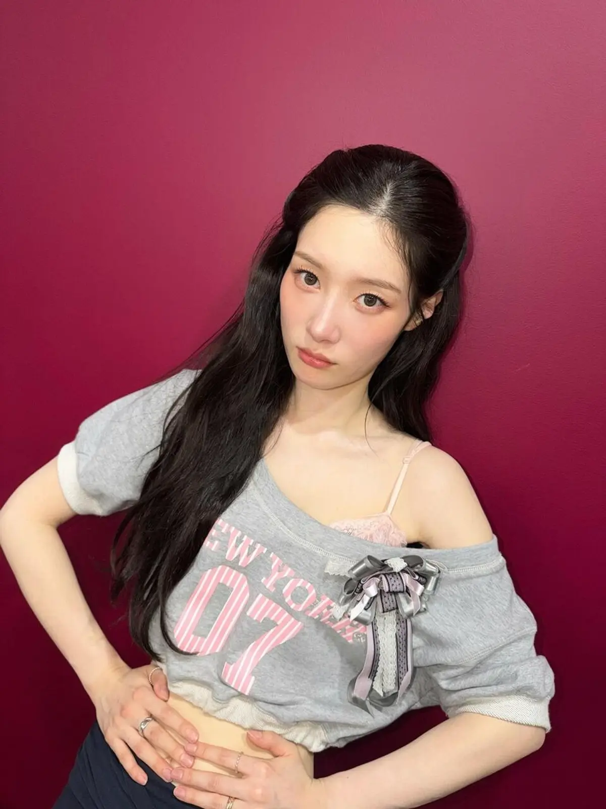 Jung Chae-yeon drops behind-the-scenes photos from I.O.I's first Music Core stage