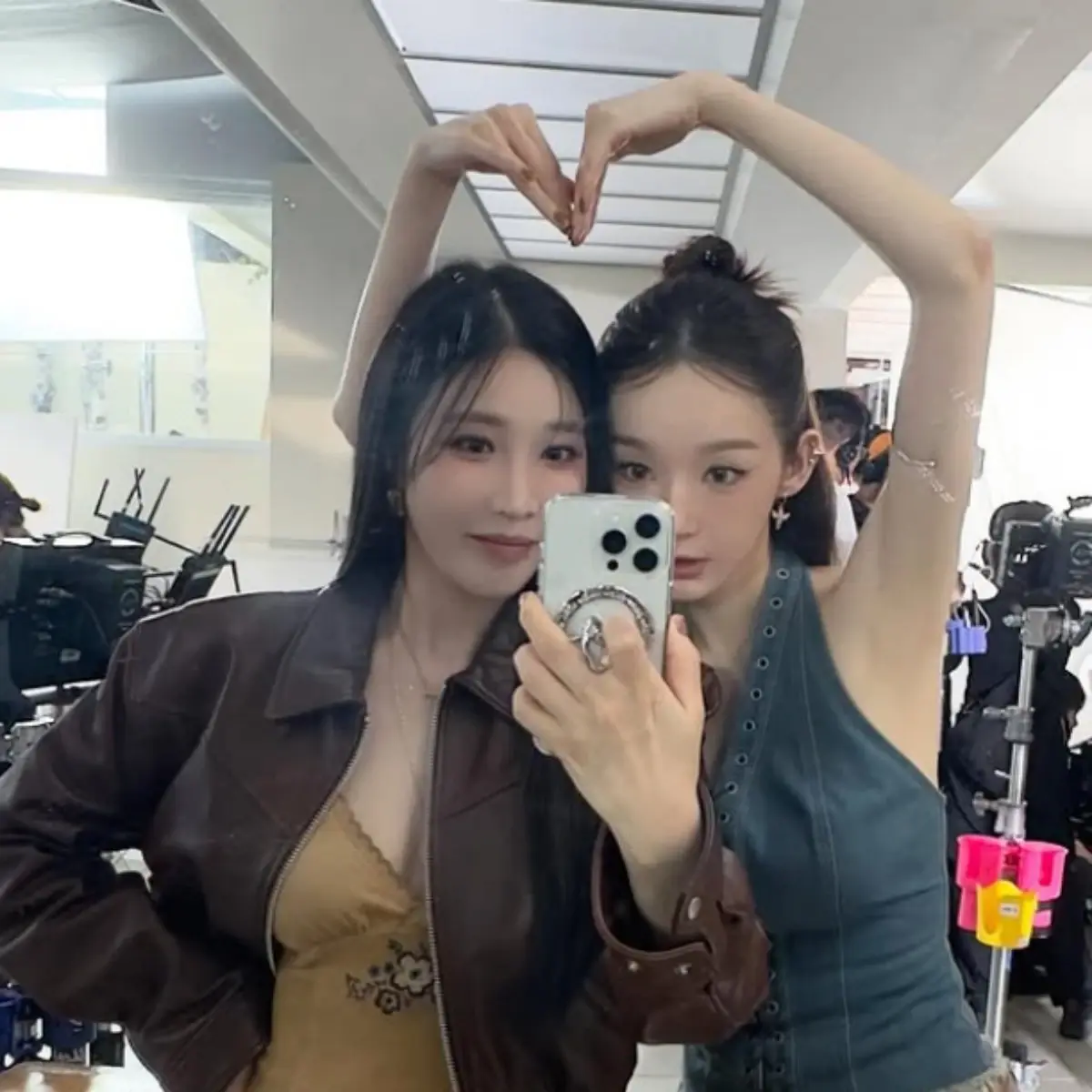 Kang Min-kyung denies dating rumors; Lee Hae-ri reveals wedding dance promise