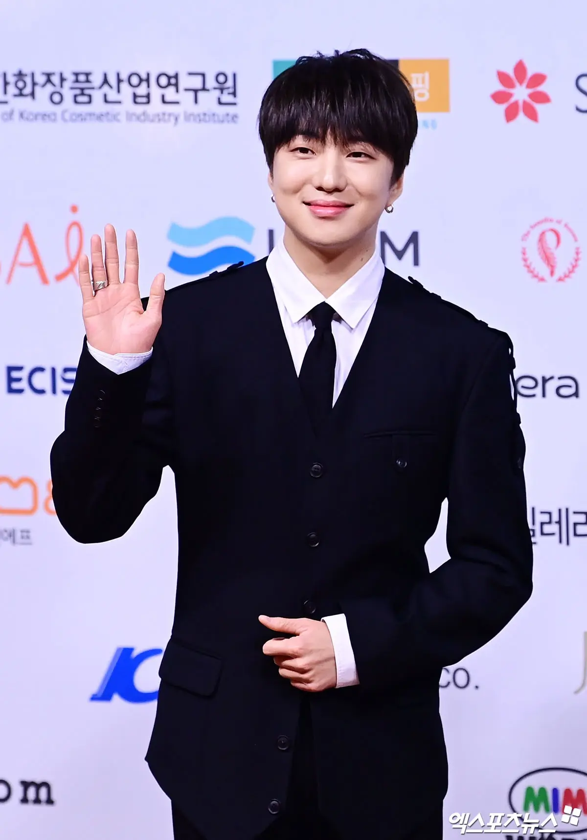 Kang Seung-yoon returns to acting after 4 years in KBS weekend drama 'Hakgyo Daenyeowassseumnida'