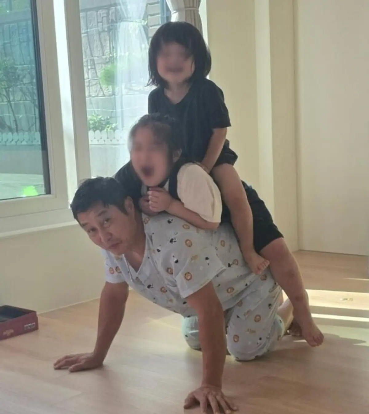 Kim Byung-man shows off two kids on TV after 2023 divorce and remarriage
