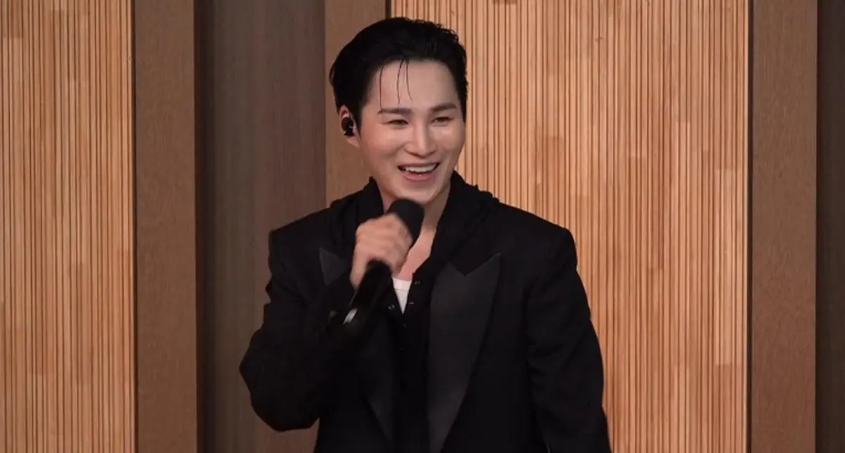 Kim Hee-jae premieres 'I Really Hate Goodbye' live on Cultwo Show, 2.5 years after last album