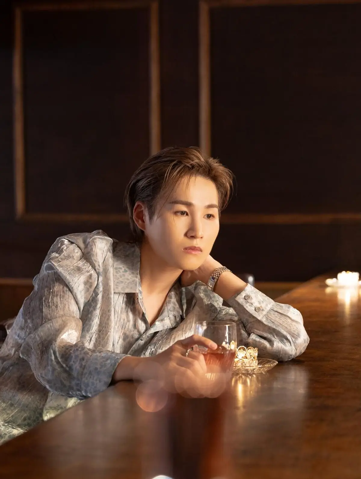 Kim Hee-jae's 'REVERB' sells 114,586 copies in week one; jacket shoot behind-the-scenes part 2 coming