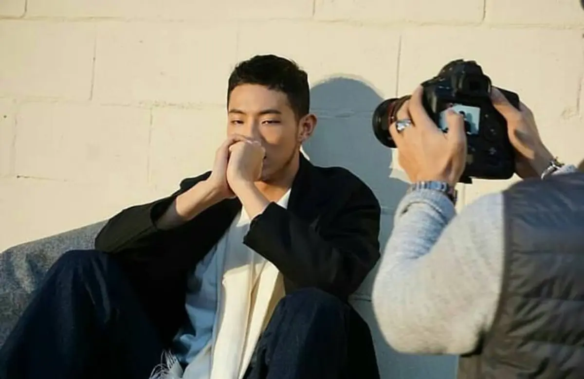Kim Ji-soo addresses retirement rumors: "I haven't retired" — actor now runs Prague travel agency