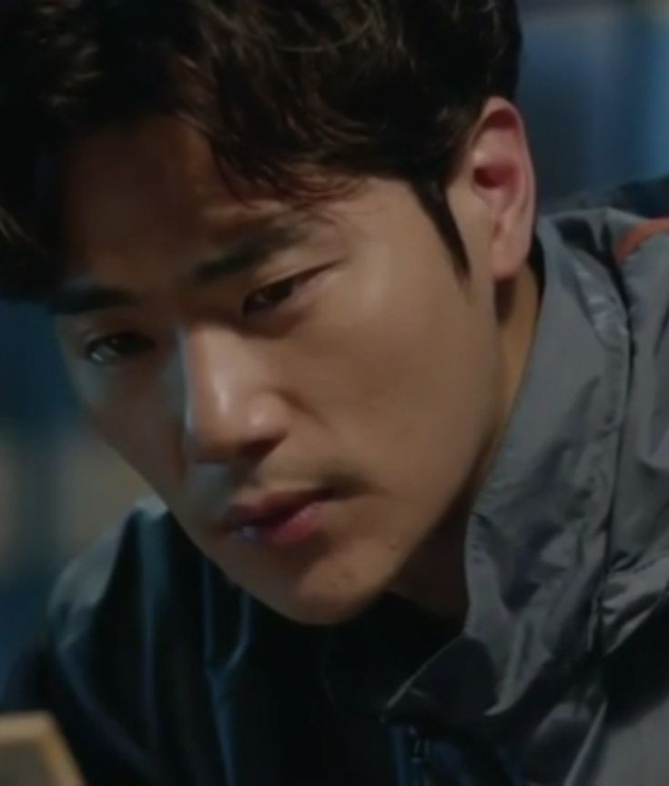 Kim Kang-woo nears 1M YouTube subscribers, leads KBS historical drama 'Munmu'
