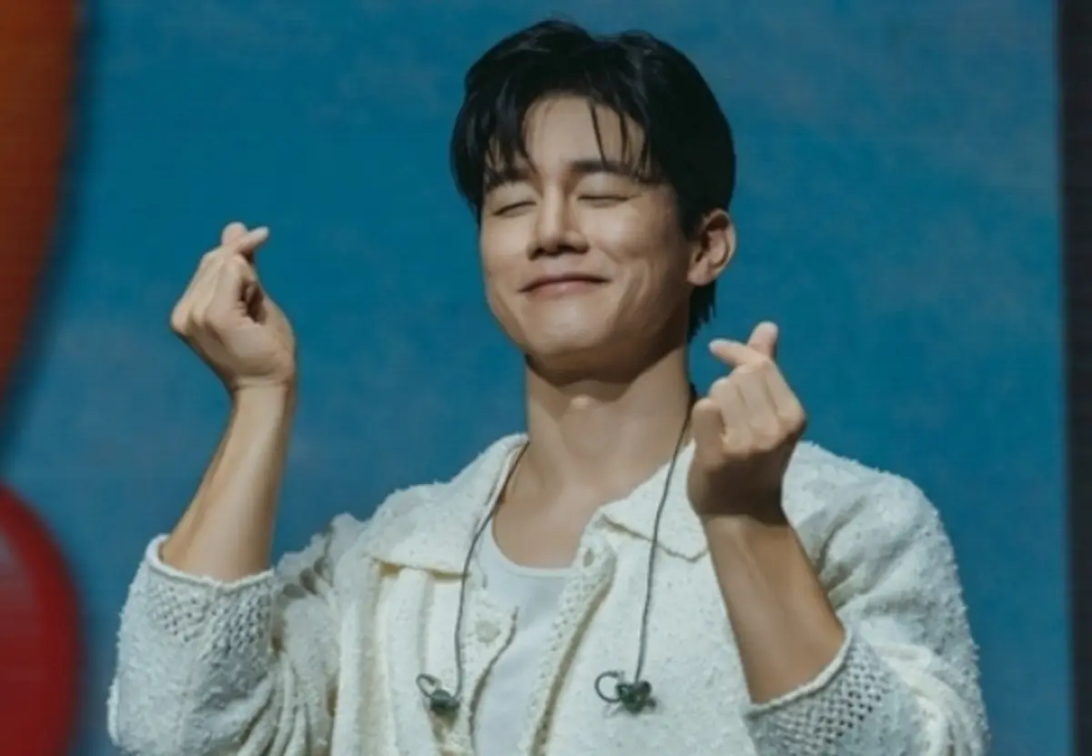 Kim Moo-yeol wraps debut fanmeeting after 20 years, heads to Taipei on Sept. 6
