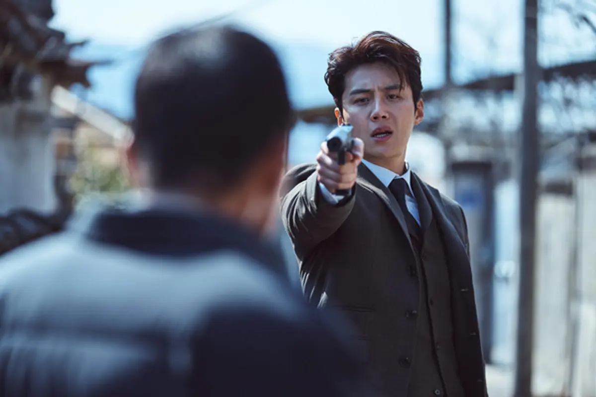 Kim Seon-ho's 'Gentleman' hits Netflix: 680K admissions, two best new actor awards