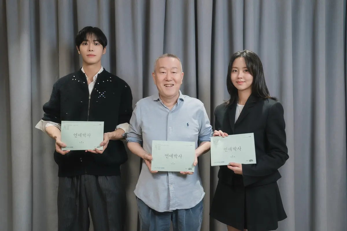 Kim So-hyun pays tribute to late director An Pan-seok as 'Love Doctor' premieres on ENA